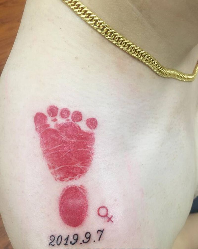 脚印.客人自带纹身图片_肩部纹身图案