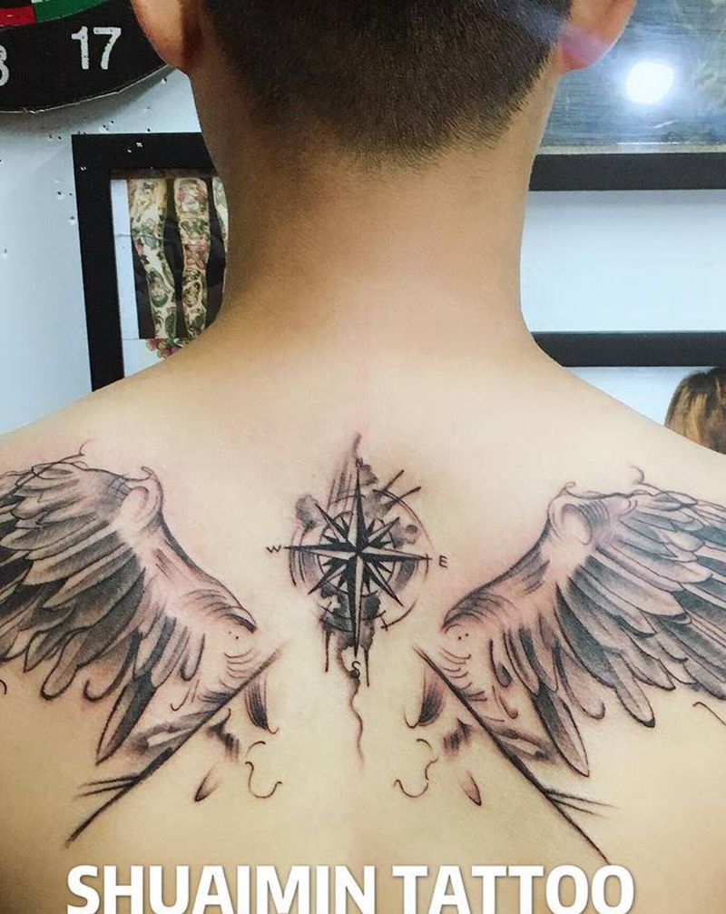 翅膀纹身图片_背部纹身图案