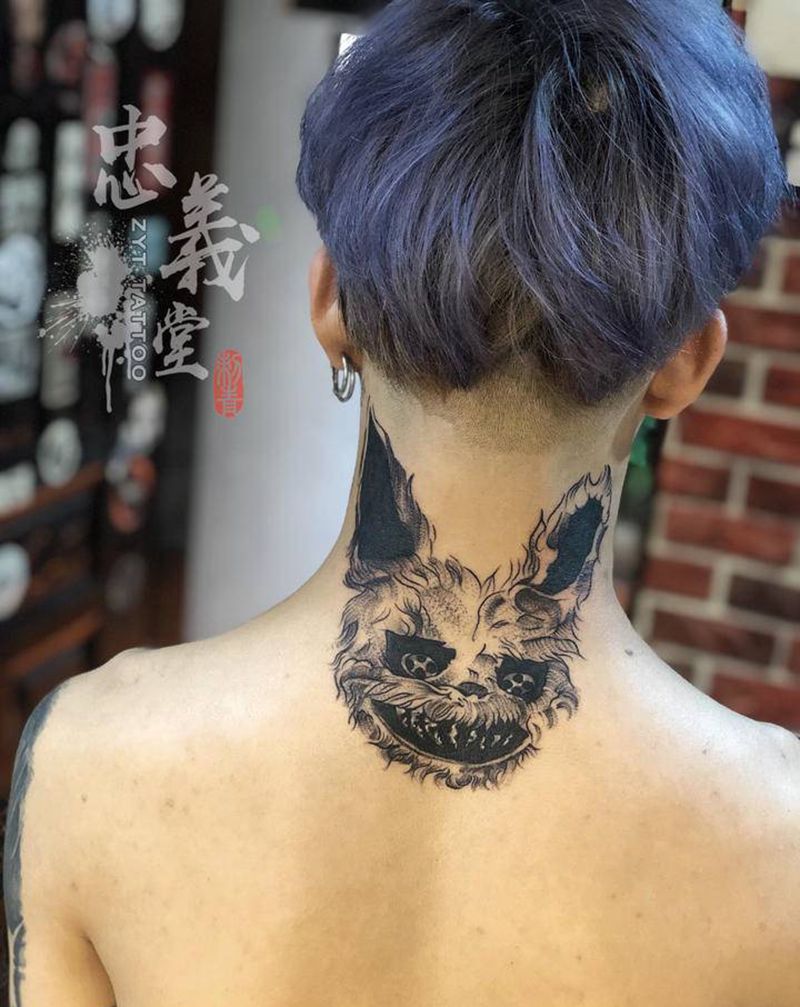 兔纹身图片_颈部点刺纹身图案