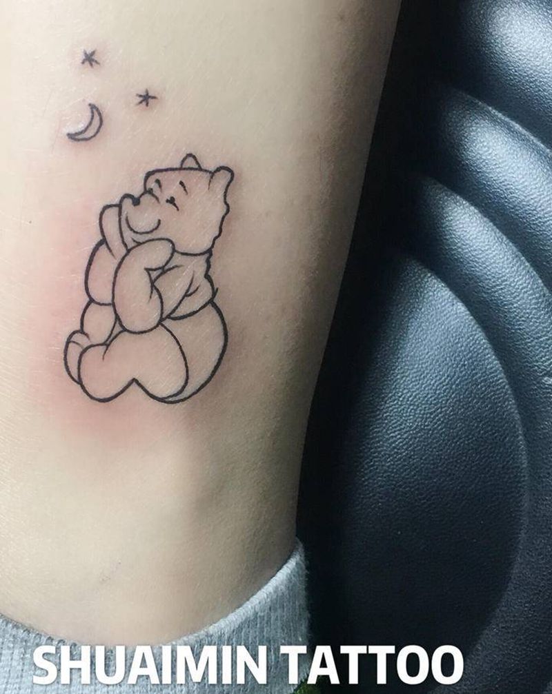 小浣熊纹身图片_脚部纹身图案
