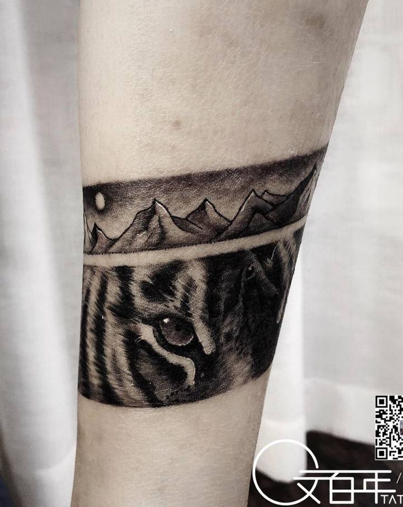老虎山丘纹身图片_腿部欧美写实纹身图案