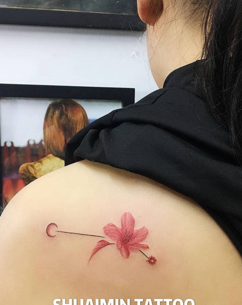 花纹身图片_肩部纹身图案