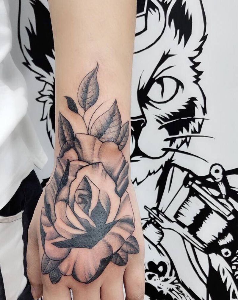 手背花纹身图片_手部纹身图案