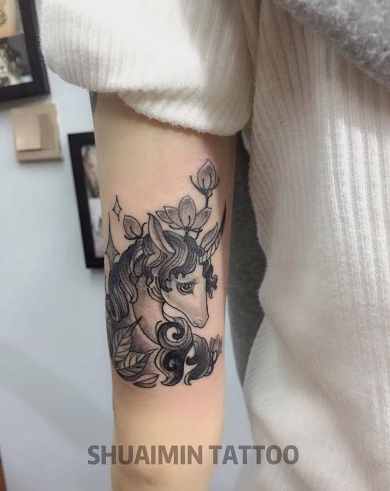 独角兽纹身图片_手臂纹身图案