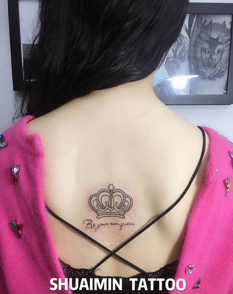 皇冠纹身图片_背部纹身图案