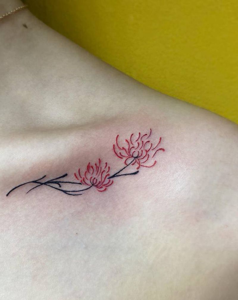 彼岸花纹身图片_肩部水彩纹身图案