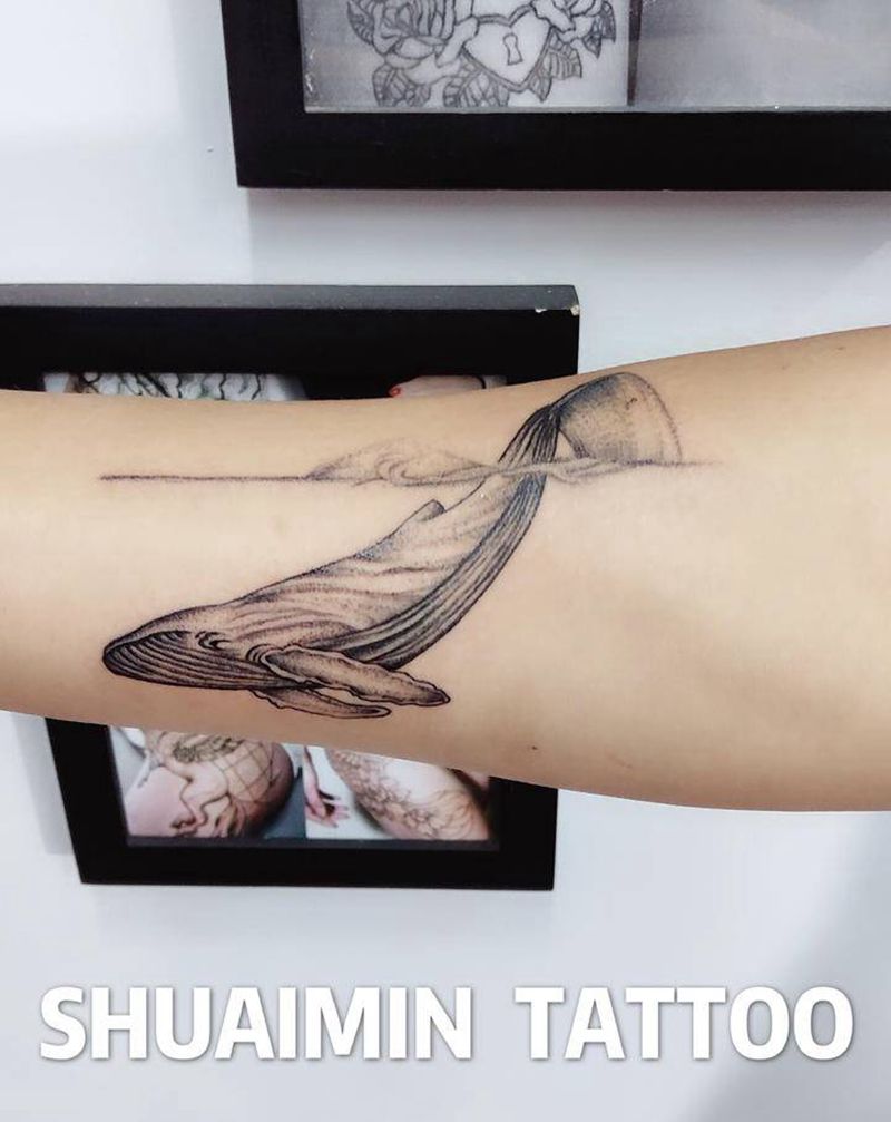 鲸纹身图片_手臂纹身图案