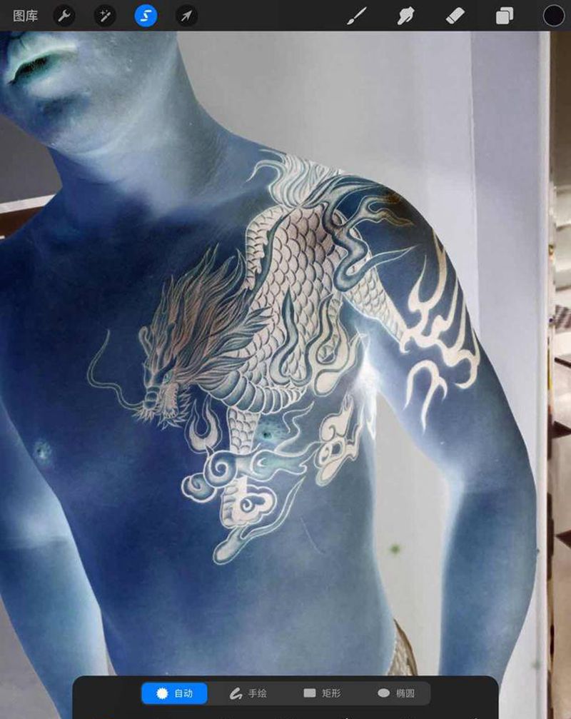 麒麟纹身图片_胸部背部新传统纹身图案