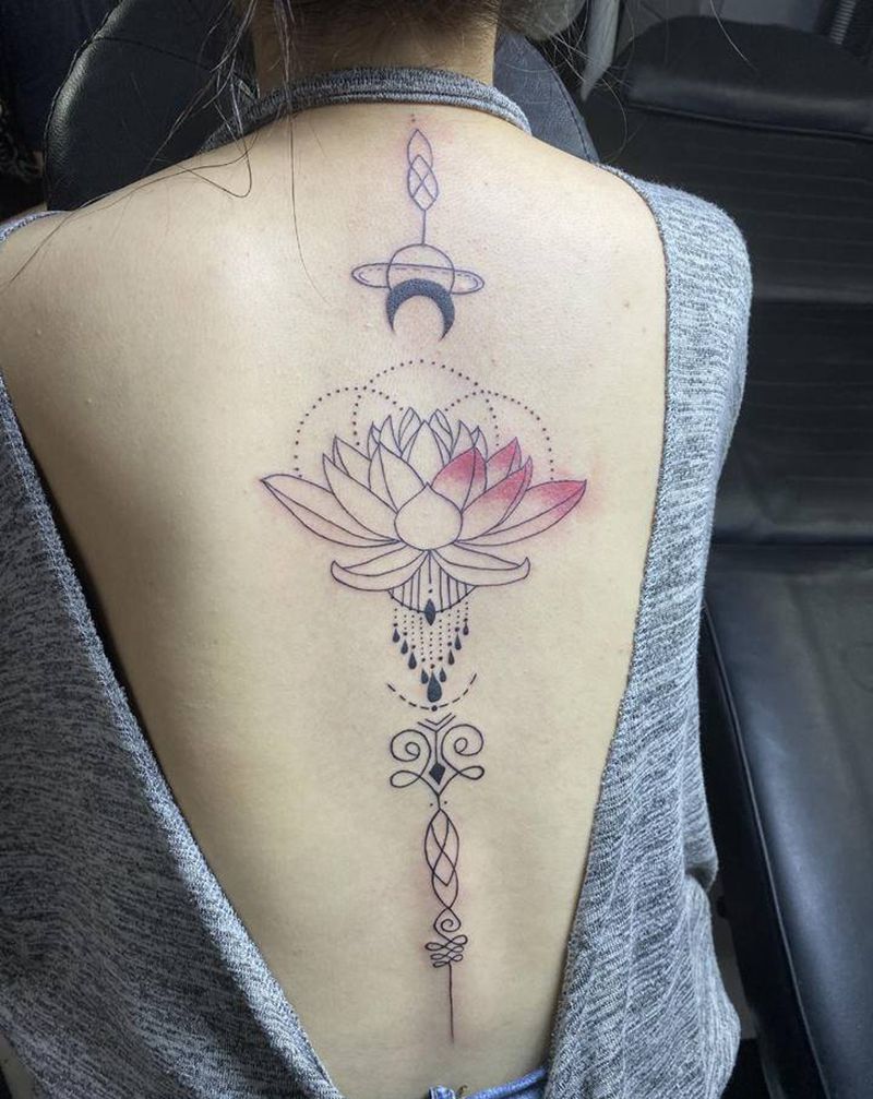 未完成纹身图片_背部几何纹身图案