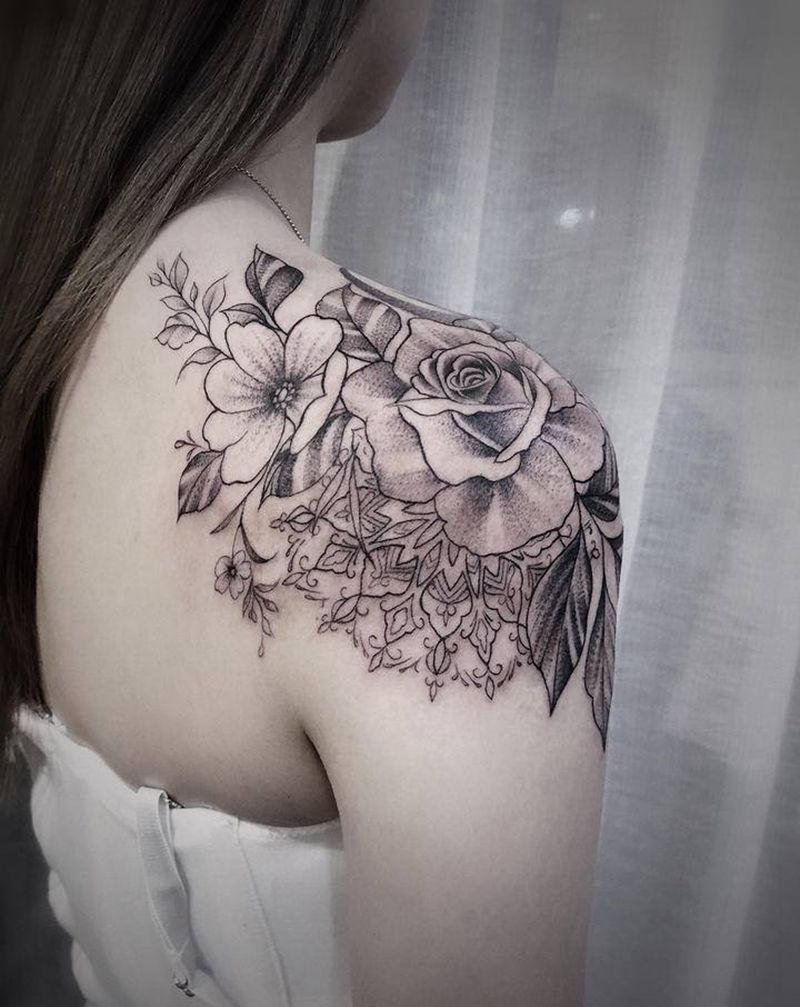 素花纹身图片_肩部纹身图案