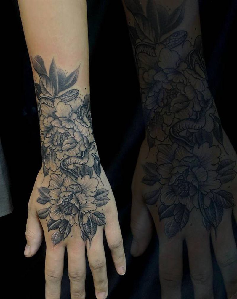 手背素花纹身图片_手部点刺纹身图案