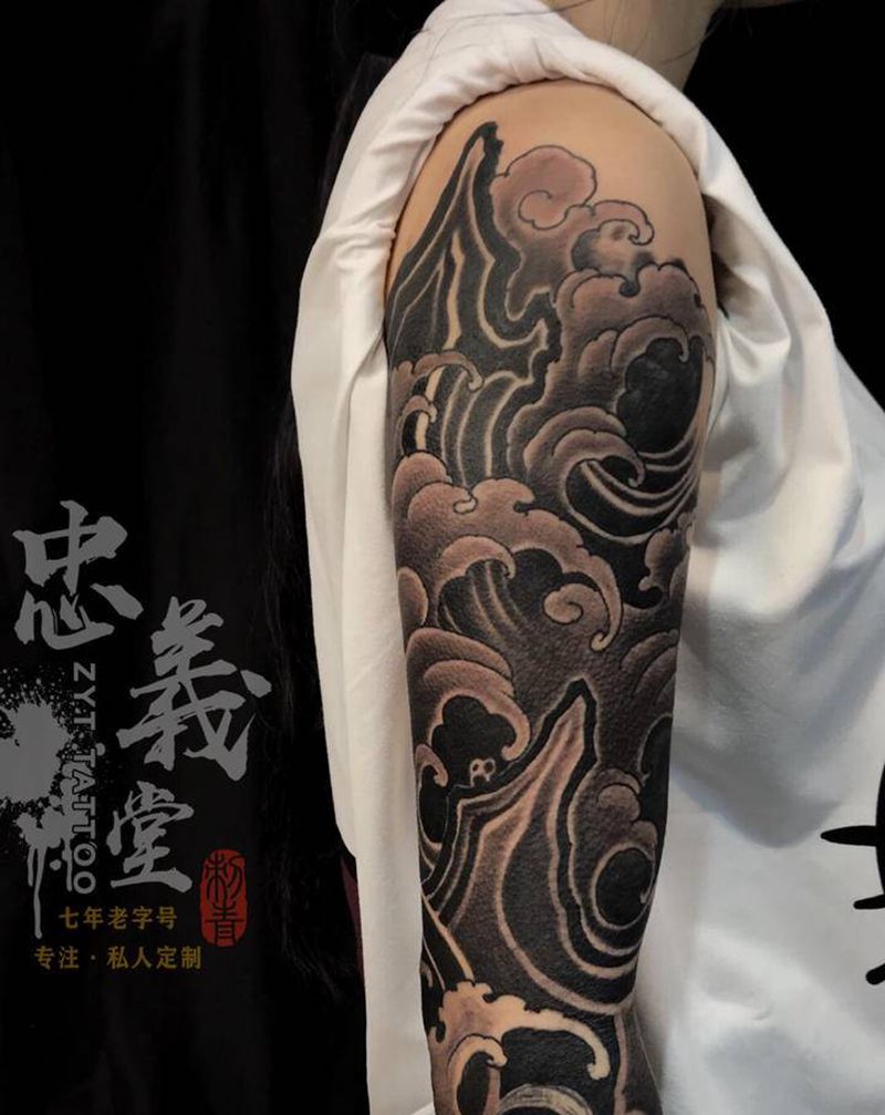 浪臂纹身图片_手部新传统纹身图案