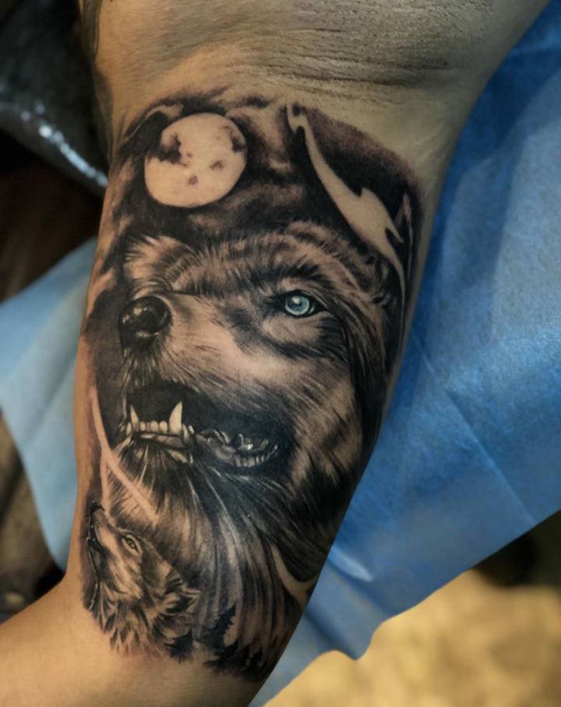 狼头纹身图片_手部欧美写实纹身图案