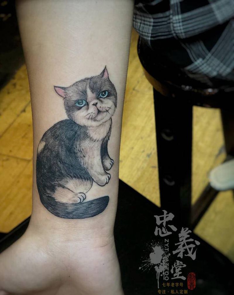 猫纹身图片_手部点刺纹身图案