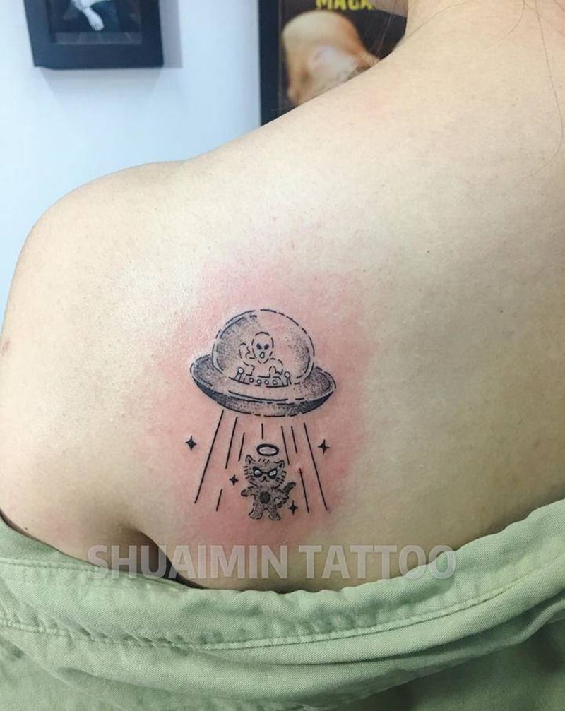 UFO纹身图片_肩部小清新纹身图案