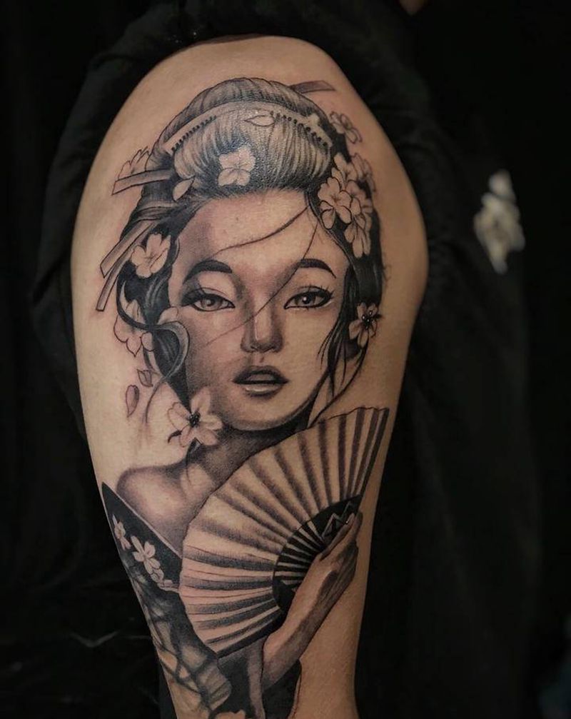 艺姬纹身图片_手部欧美写实纹身图案