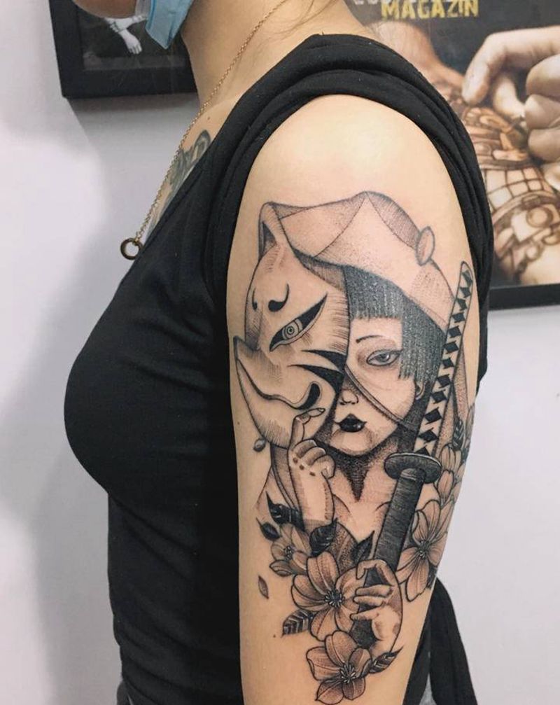 艺妓纹身图片_肩部手臂点刺水墨纹身图案