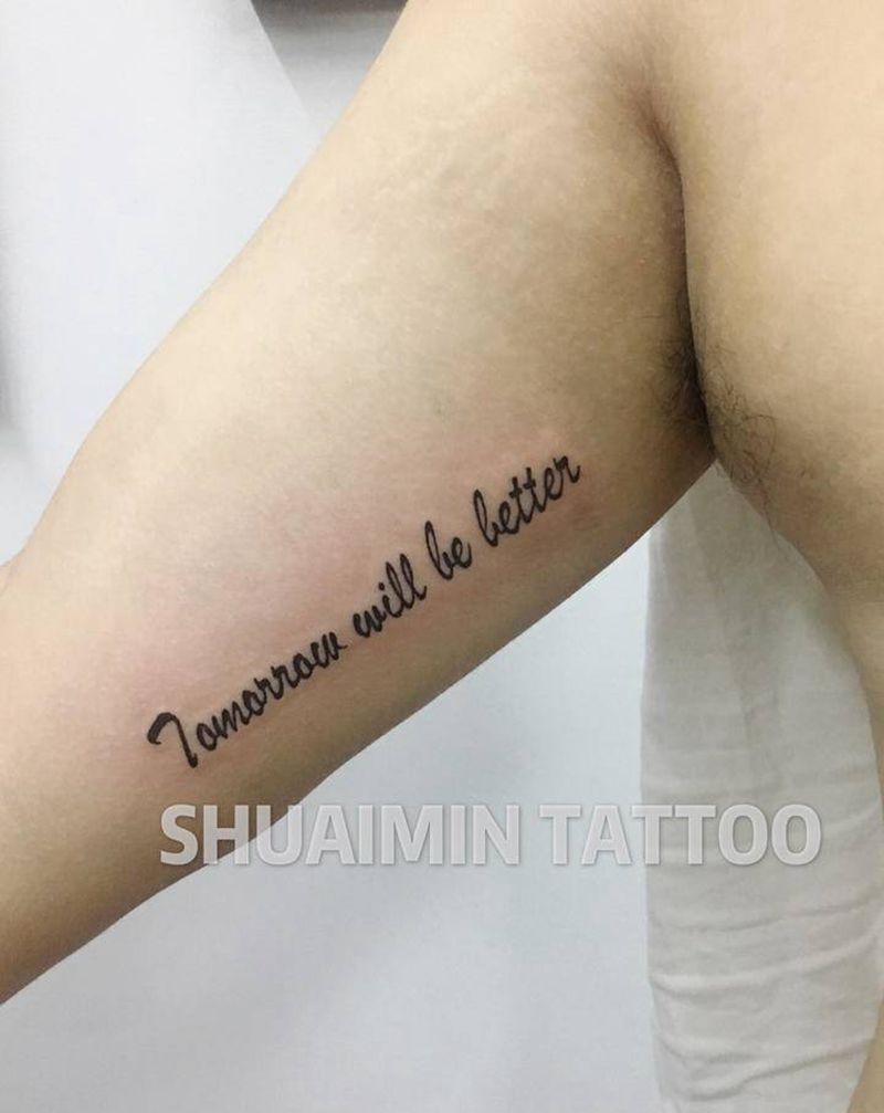 字母纹身图片_手臂背部花体字欧美写实纹身图案