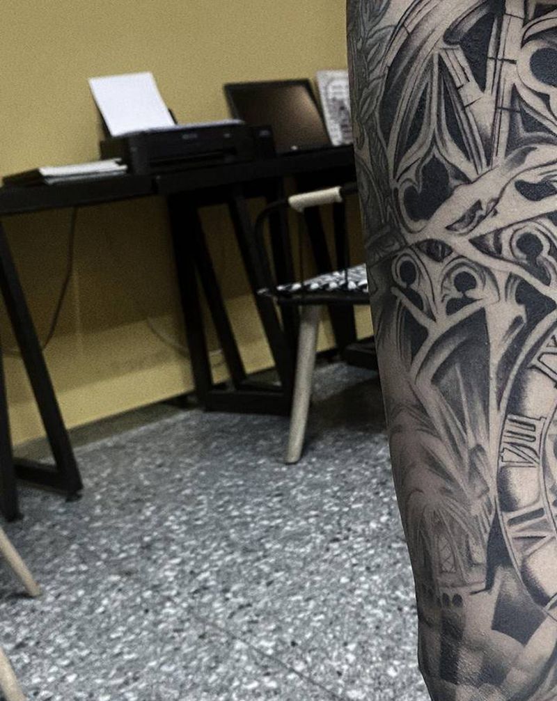 玫瑰窗纹身图片_腿部欧美写实纹身图案