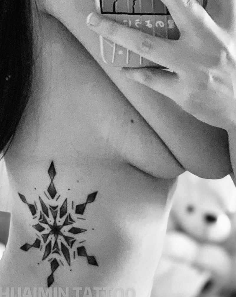 点刺作品纹身图片_胸部腰部点刺New School纹身图案