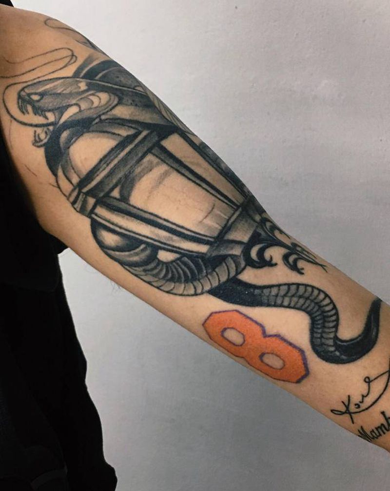 永远的曼巴纹身图片_手部腿部New School欧美写实纹身图案