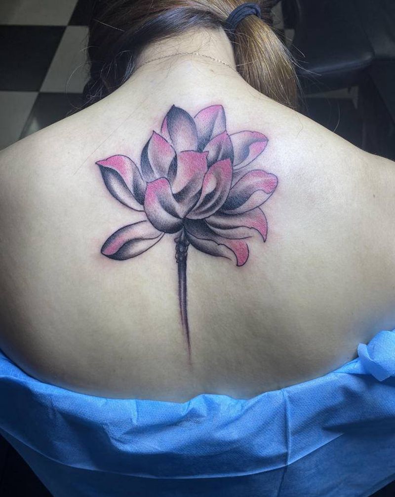 莲花纹身图片_背部水彩纹身图案