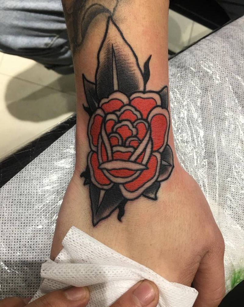 玫瑰花纹身图片_手臂颈部Old SchoolNew School纹身图案