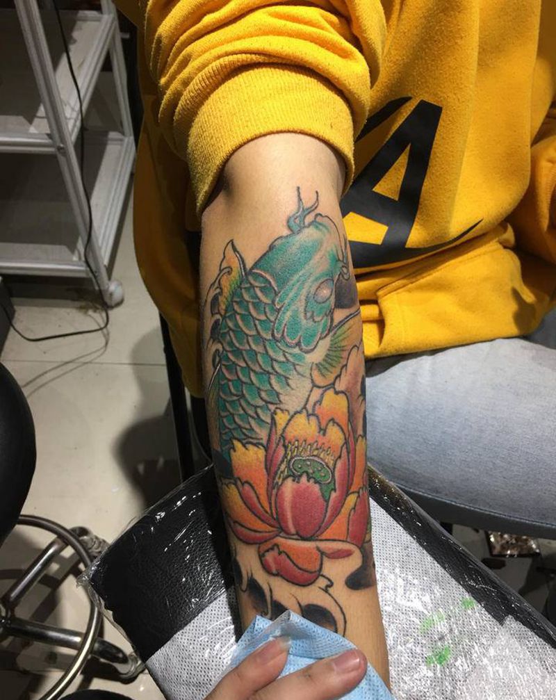 鱼纹身图片_手臂背部老传统新传统纹身图案