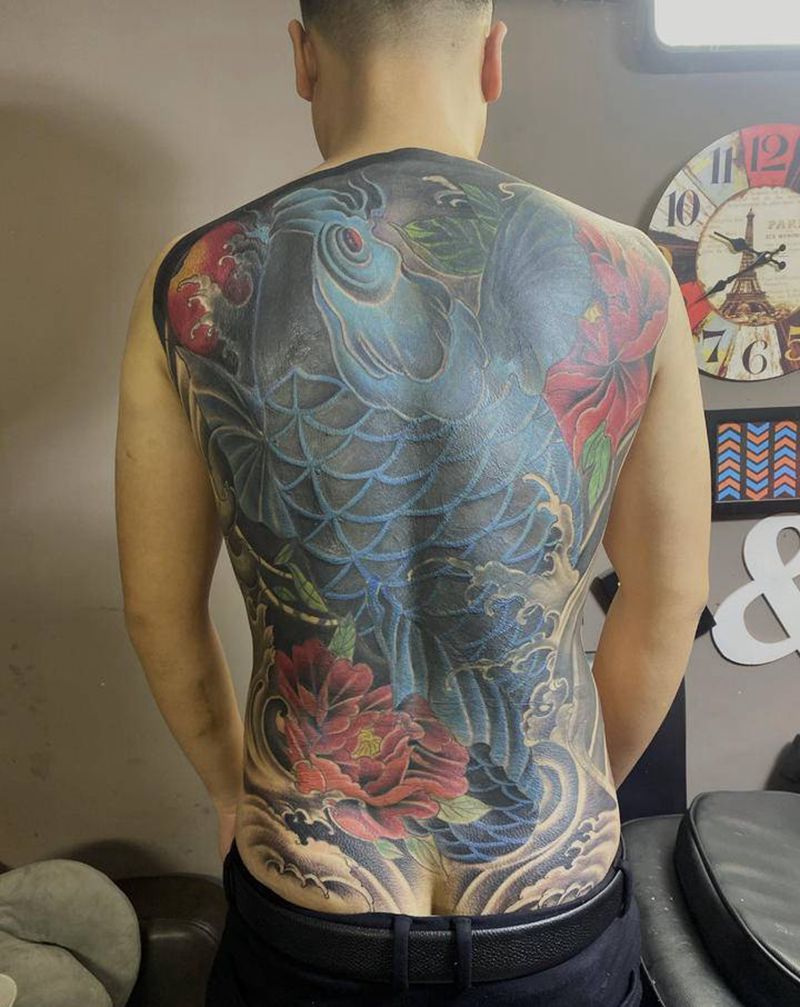 修改满背纹身图片_背部新传统纹身图案