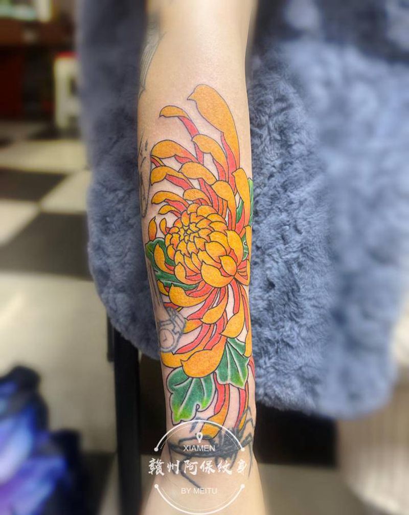 菊花纹身图片_手臂老传统纹身图案