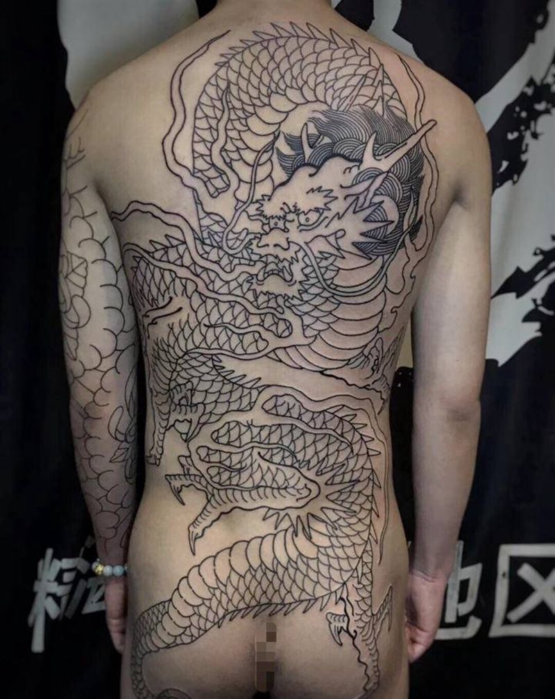 龙纹身图片_背部老传统纹身图案