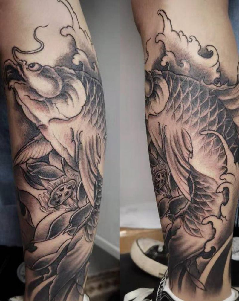 鲤鱼纹身图片_脚部新传统纹身图案