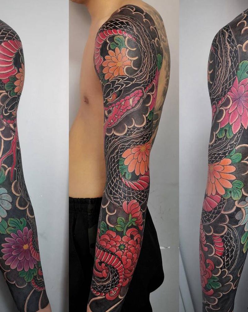 蛇盘牡丹纹身图片_手臂老传统纹身图案