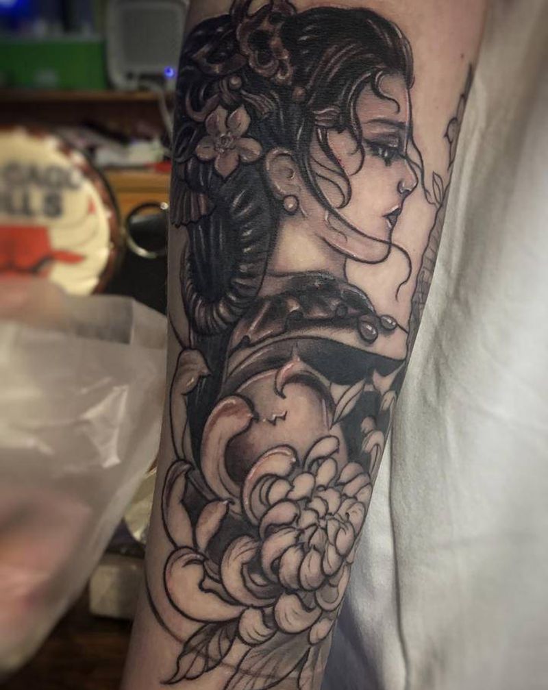 艺姬纹身图片_手臂新传统纹身图案