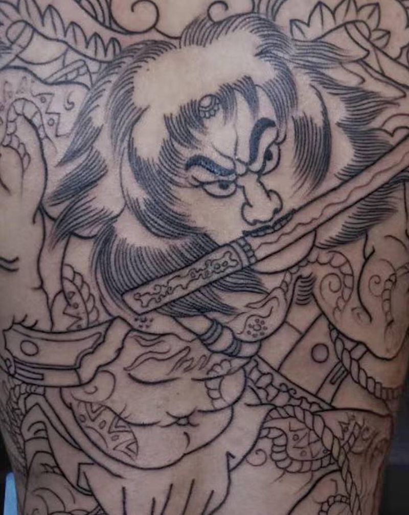 张顺纹身图片_背部老传统纹身图案