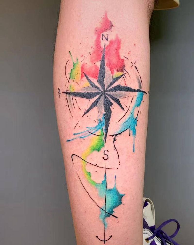 水墨指南针纹身图片_腿部手臂水彩水墨指南针船锚纹身图案