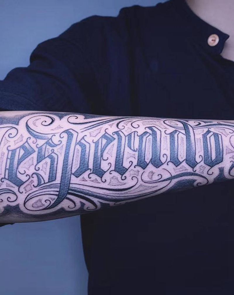 花体字纹身图片_手臂腰部花体字欧美花体字花体字奇卡诺纹身图案