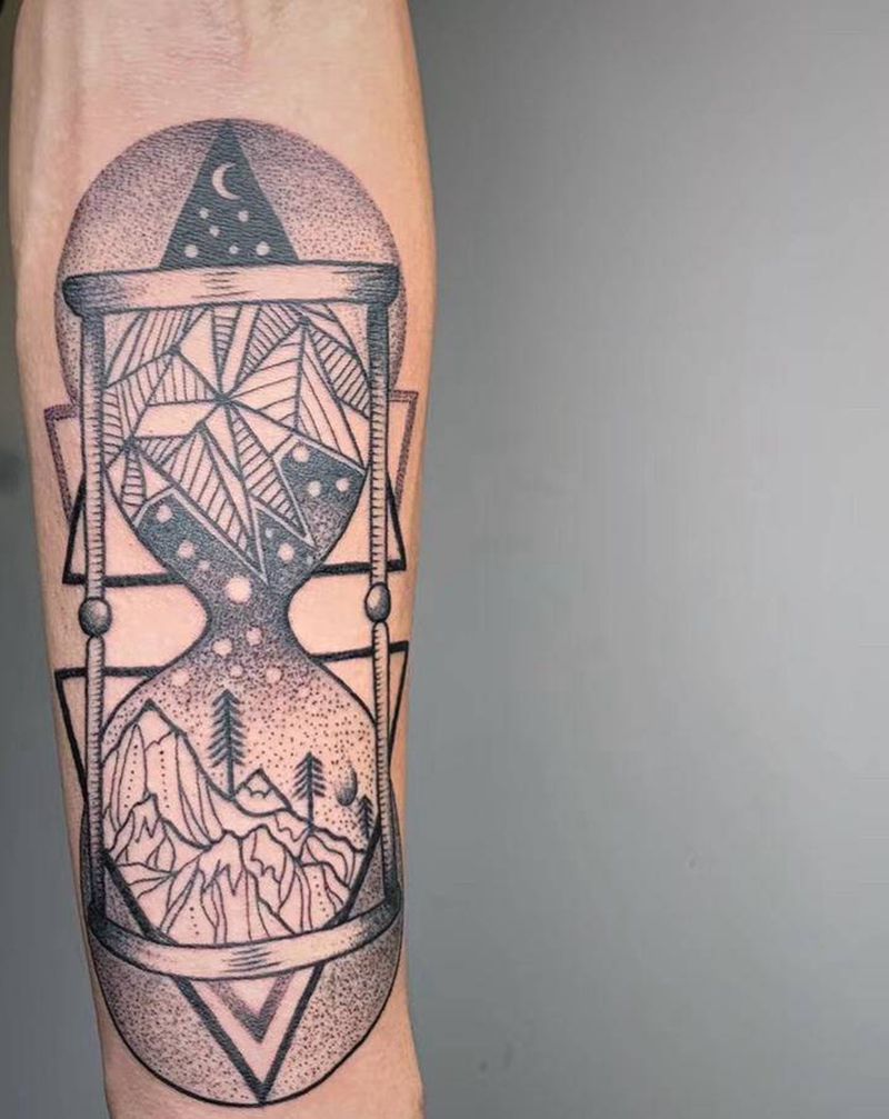 近期单色小图纹身图片_手臂腿部Old School点刺纹身图案