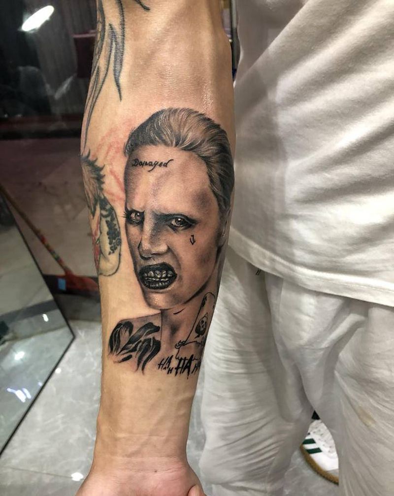 小丑纹身图片_手部欧美写实水彩纹身图案