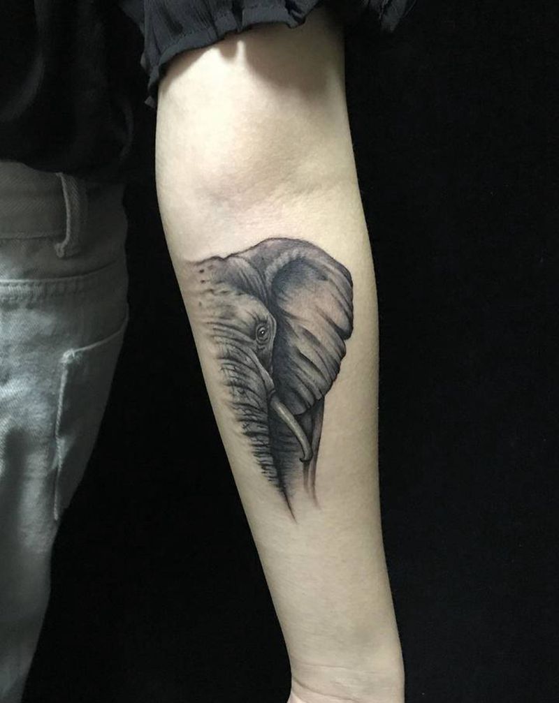 上饶呀呀刺青出品 黑灰 象纹身图片_手臂欧美写实纹身图案