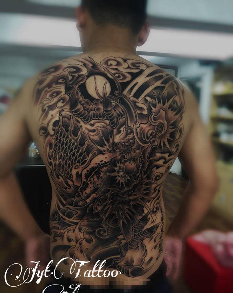 满背龙掩盖纹身图片_背部新传统纹身图案