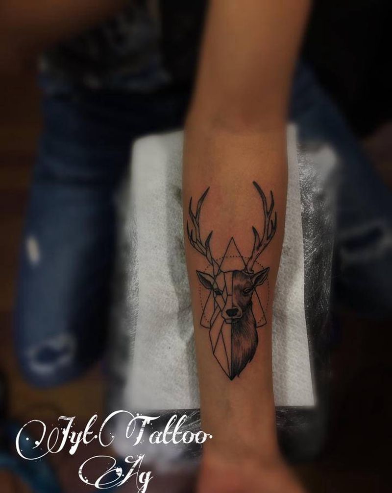 鹿纹身图片_手臂几何纹身图案