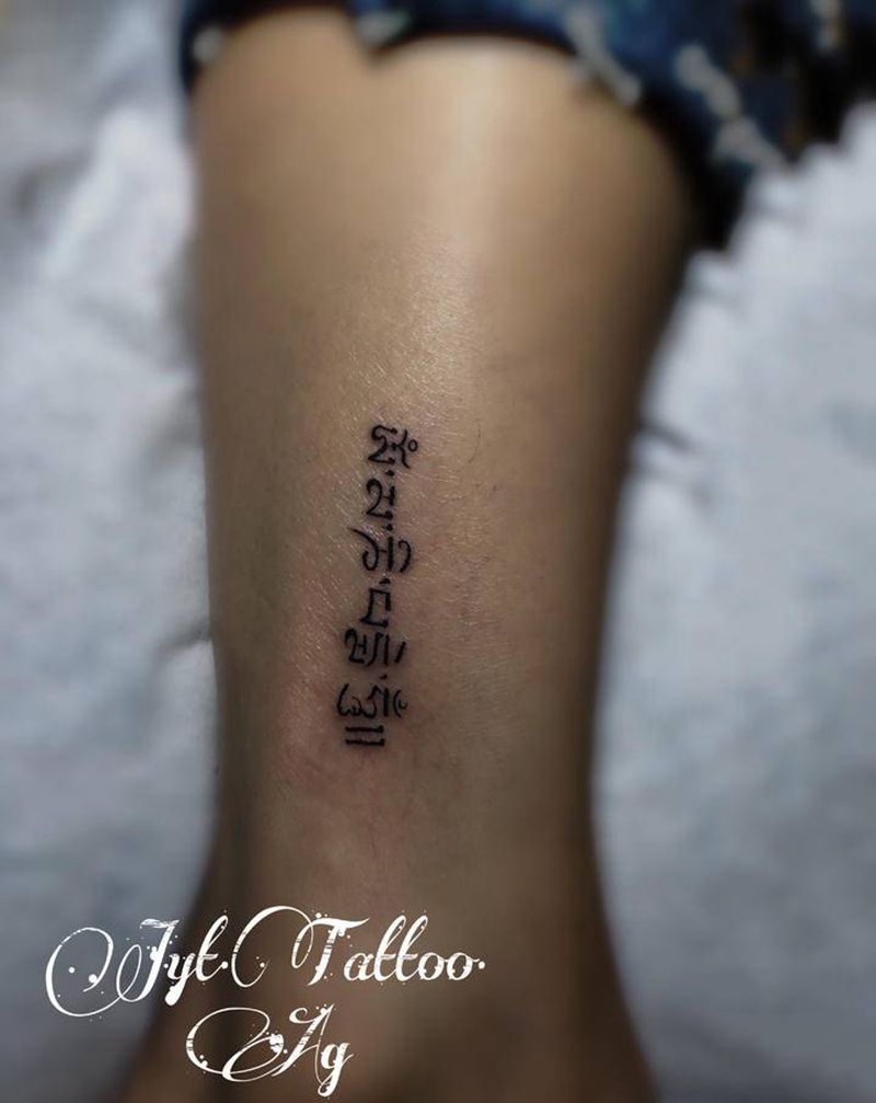 梵文纹身图片_脚部花体字纹身图案