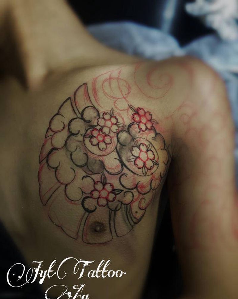 半甲纹身图片_胸部老传统纹身图案