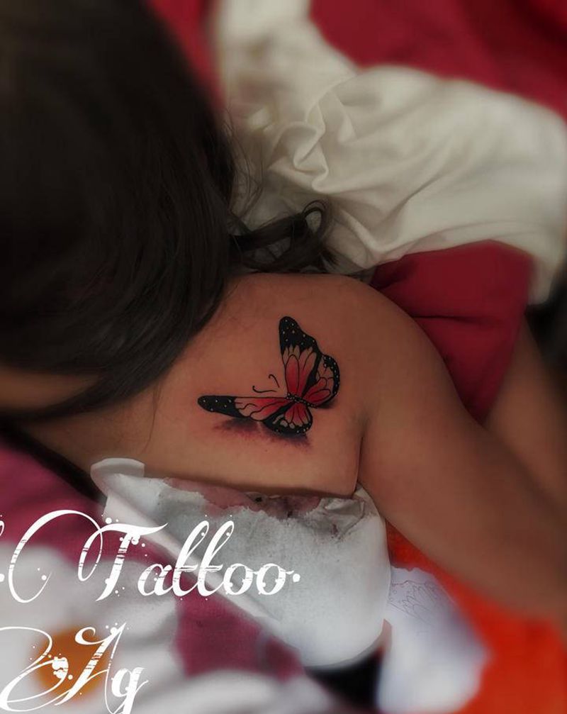 蝴蝶纹身图片_背部New SchoolOld School纹身图案