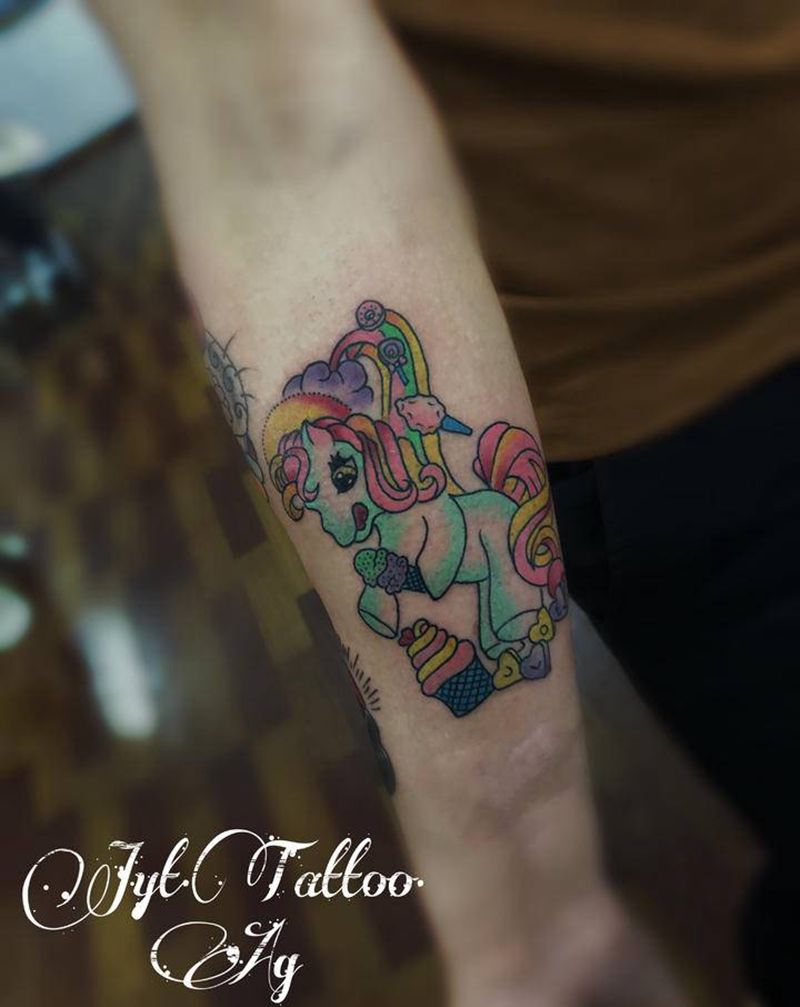 独角兽纹身图片_手臂Old SchoolNew School纹身图案