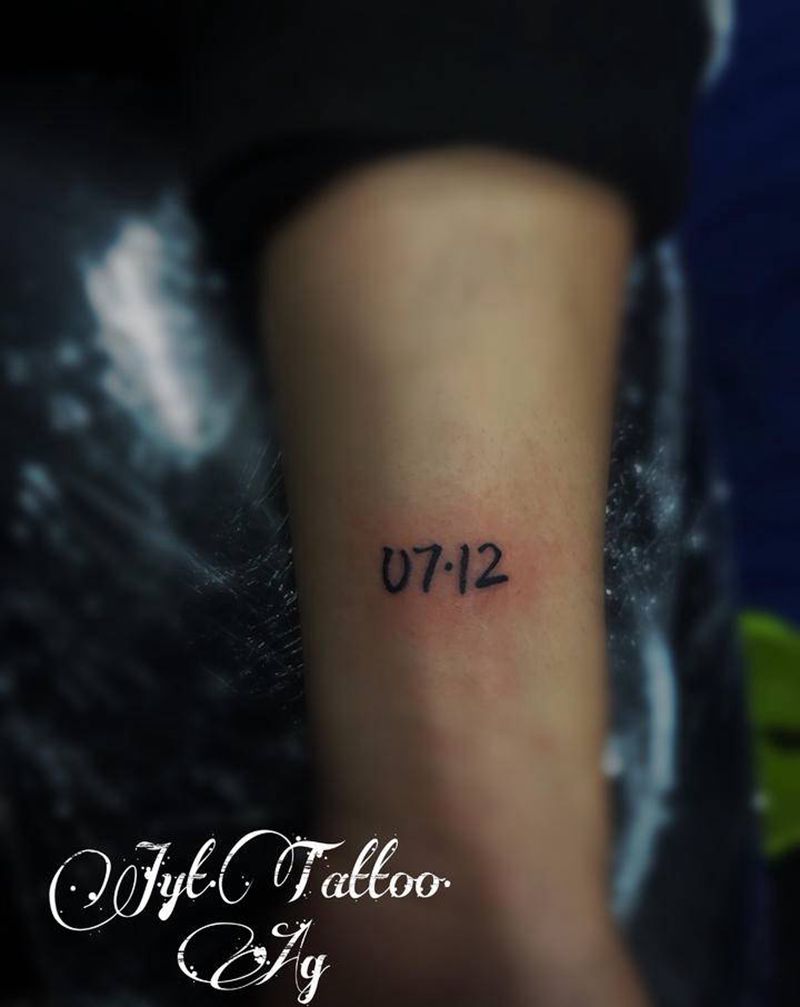 字纹身图片_手臂花体字纹身图案