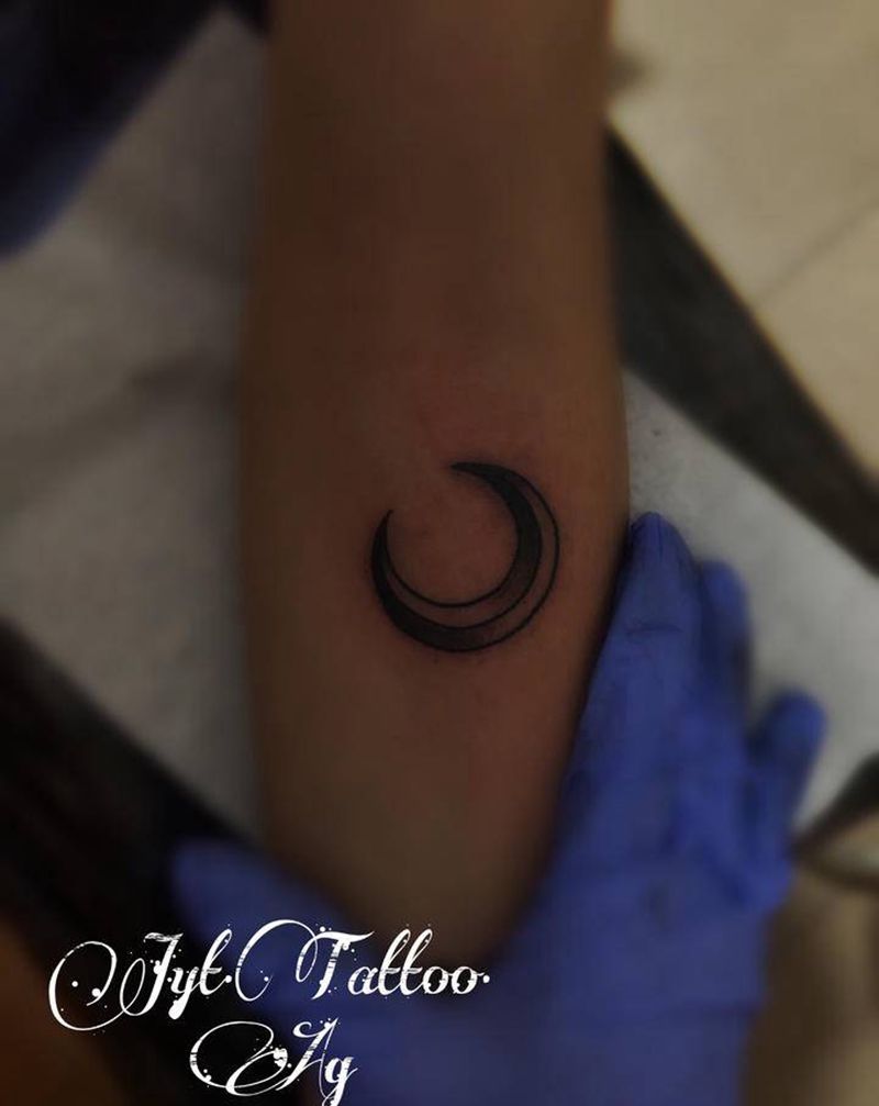 小月亮纹身图片_Old School点刺纹身图案