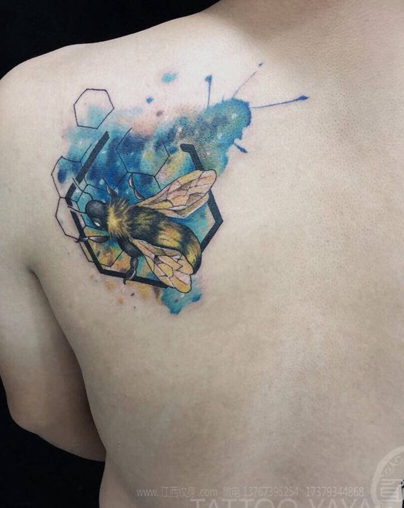 水彩几何honeybee纹身图片_背部水彩几何纹身图案