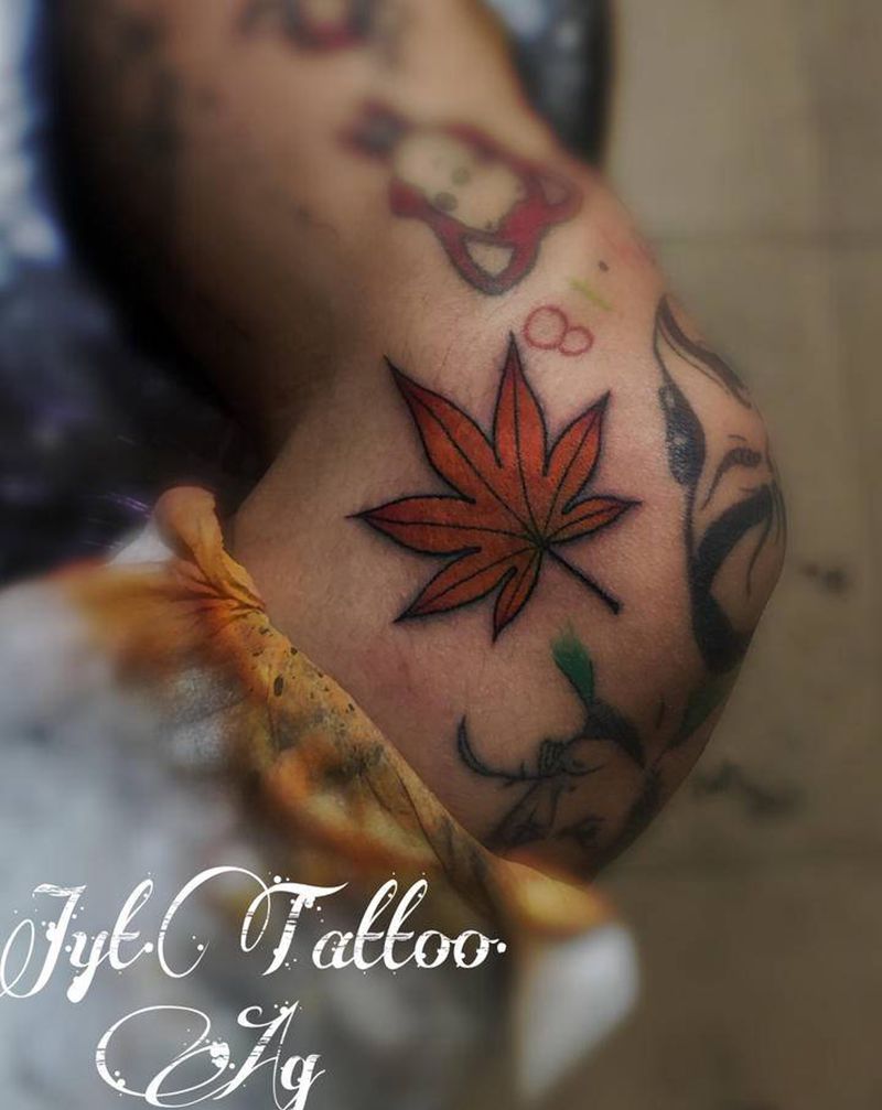 枫叶自扎纹身图片_腿部新传统纹身图案